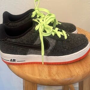 Nike Air Force 1 LV8 size 5Y / 6.5 women worn once grey felt with yellow laces